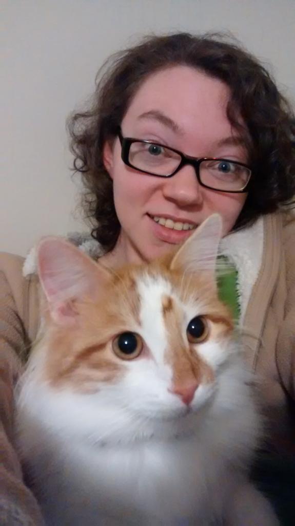 AllieLberry's tweet image. Insert cat selfie here #sameexpression #WhoWoreItBetter #Yangthecat