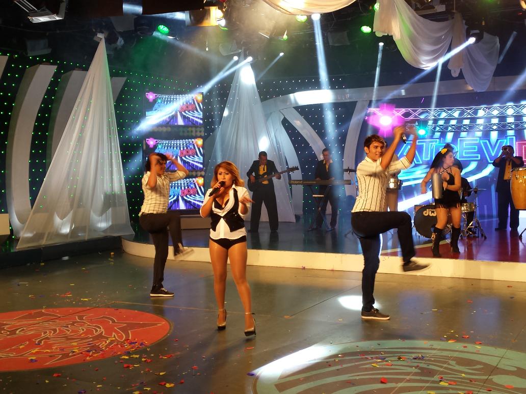 tcsoyelmejor's tweet image. ¿Qué esperas? ¡Quédate ahí! Porque la fiesta sigue junto a 'Poder Mix'. ¿Te unes a la fiesta? HT: #LasRedesSeAtreven.