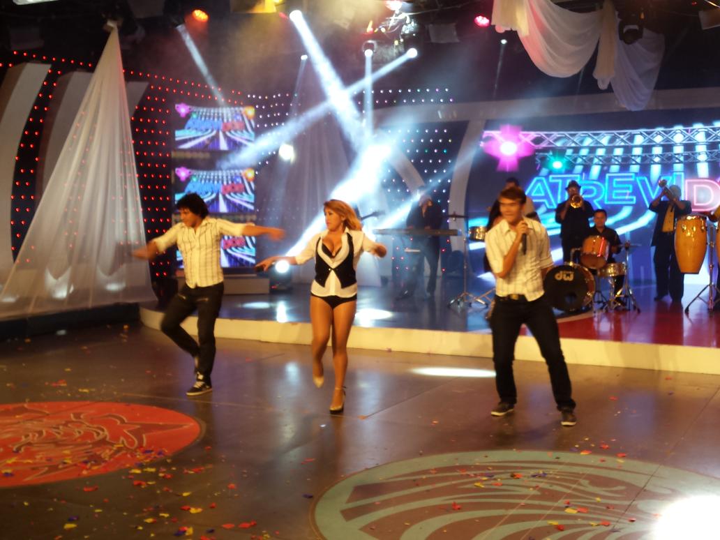 tcsoyelmejor's tweet image. ¿Qué esperas? ¡Quédate ahí! Porque la fiesta sigue junto a 'Poder Mix'. ¿Te unes a la fiesta? HT: #LasRedesSeAtreven.