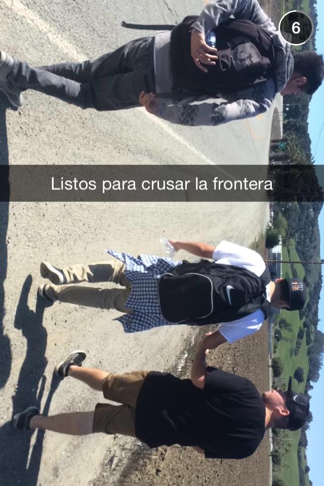 cheche10m's tweet photo. "Ready to cross the border" #freindgoals http://t.co/K1aMrY9QB4