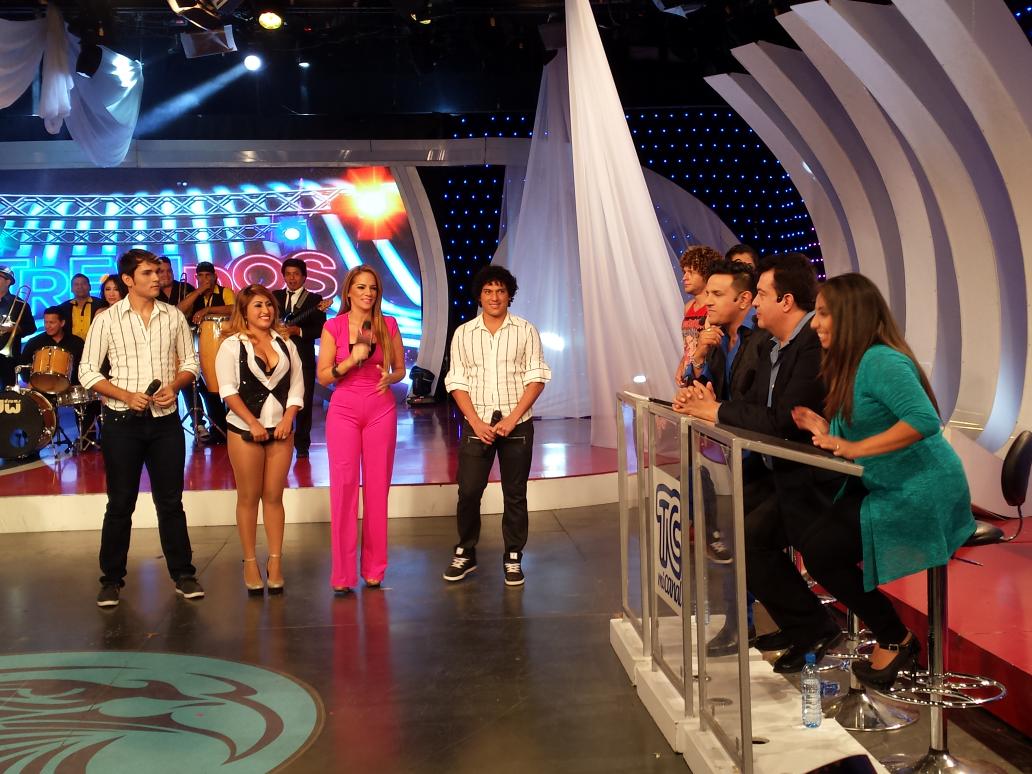 tcsoyelmejor's tweet image. ¿Muy bien? Ahora el jurado califica al grupo que se presentó antes del corte. ¡Estamos de VUELTA! #LasRedesSeAtreven