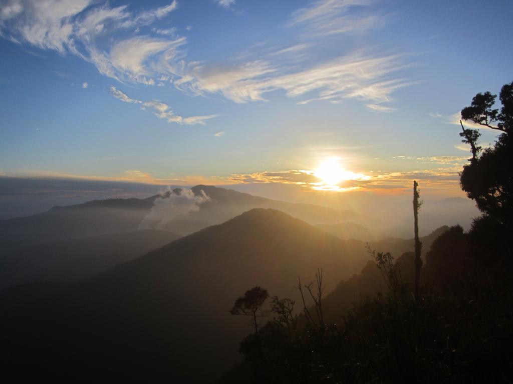 CaferinFams's tweet photo. Kita dapat sunrisenya http://t.co/J6mq24KXlr
