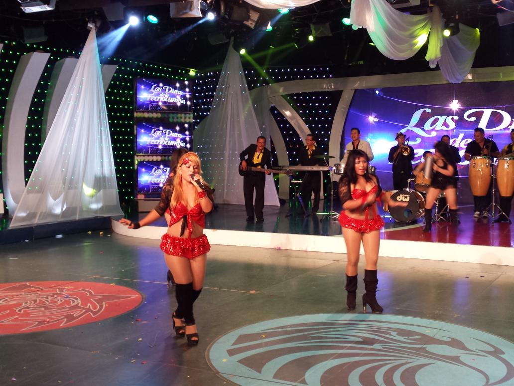 tcsoyelmejor's tweet image. ¿Te está gustando? Ellas cantan y bailan para lograr triunfar en la FINAL. ¡Vamos! Tuitea a #LasRedesSeAtreven.