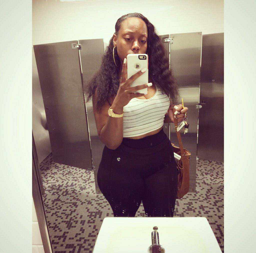 alysareneee's tweet photo. Night Classes📚 http://t.co/oCaOeGvuW1