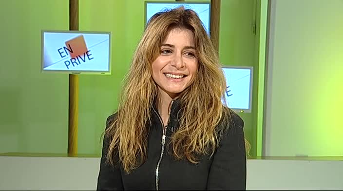 JulieZbyDE's tweet photo. Vs avez raté le passage de @juliezenattioff ds #Enprive sur #Weo ? Rdv sur http://t.co/8bQS3OMvH0 ds #Lepetitecran ! http://t.co/dmw2ZEmPDU