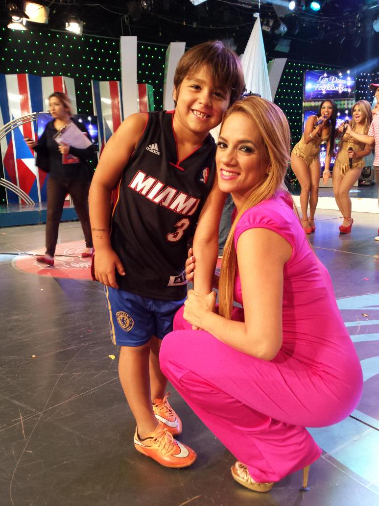 tcsoyelmejor's tweet image. ¿Cuántos RT's para este gran beso? ¡Amor de MADRE! @Gabypazmino junto a Dalito.

¡#LasFotosAtrevidas son las mejores!