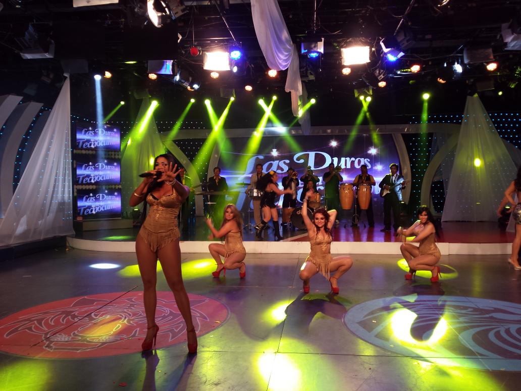 tcsoyelmejor's tweet image. ¿Qué? Aquí la fiesta sigue y sigue. Ahora llega el Grupo 'Embálate' a #LasRedesSeAtreven. ¡No dejes de bailar con TC!