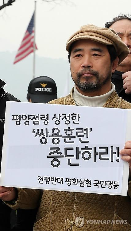 홍어간첩이 이넘 뿐일까요!! "<a href="/yonhaptweet/">연합뉴스</a>: 김기종 "전쟁훈련 중단시키려 열흘간 계획"..."단독범행이다. 1985년 미 대사관 담장높인 놈이 나다" goo.gl/D9ZPs0 "