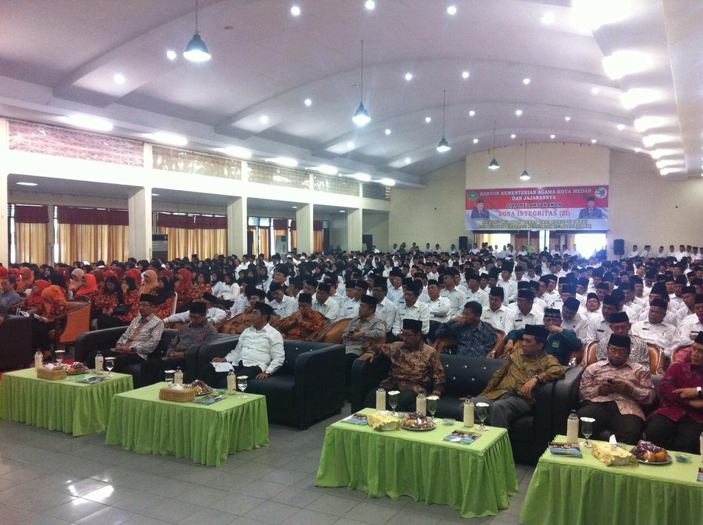 lukmansaifuddin's tweet photo. “@Kemenag_RI: Menag @lukmansaifuddin akan launching 5 Nilai Budaya Kerja di jajaran Kanwil Sumut hari ini http://t.co/hN7ecVKDqm”