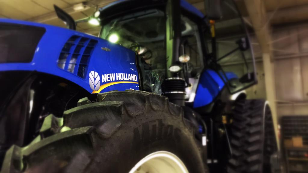 AutoCommandCVT's tweet image. Door's open time to 'trax 'n roll! #autocommand #smarttrax #newholland #T8genesis
