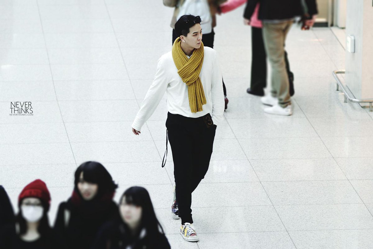 neverthinks_'s tweet photo. [PHOTO] 150219 인천공항 출국 #송민호 3PICS UP! ♥_♥
http://t.co/aE87pIDMqp http://t.co/TH6CvnqIiU