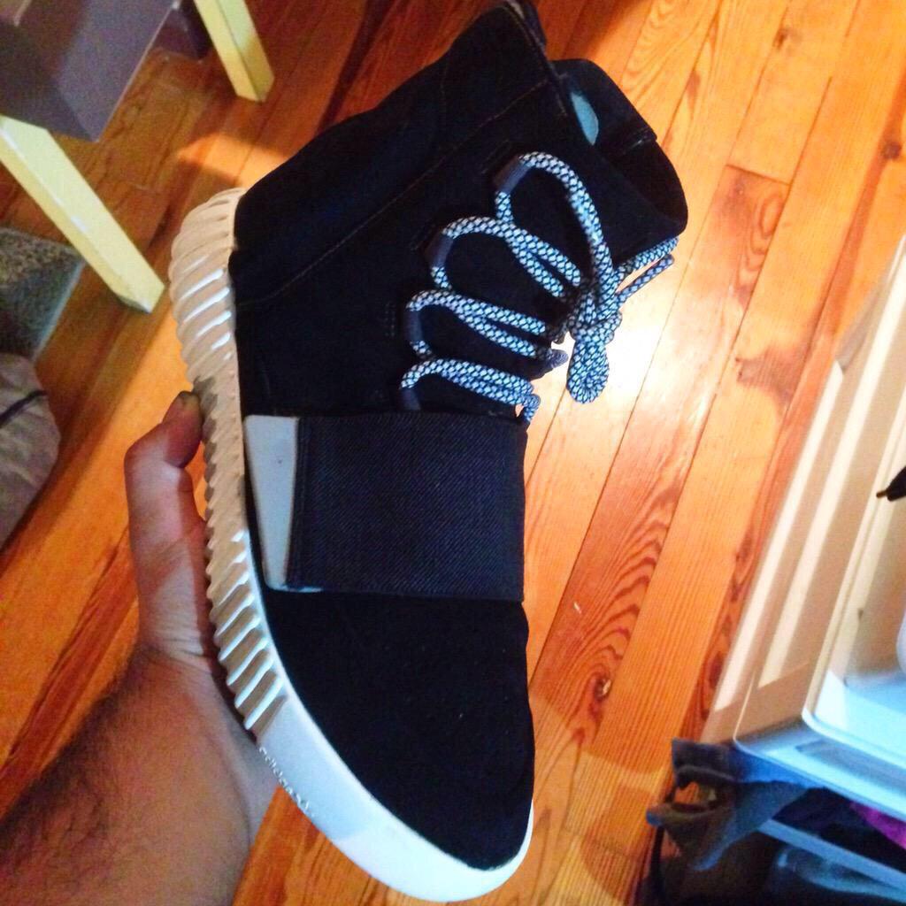 Complex's tweet photo. 👀 [via @BENBALLER] http://t.co/xmNVMLy1bX