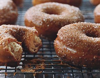 epicurious's tweet photo. Glaze your doughnuts with coffee. Then eat with coffee. http://t.co/10yYft2NGg http://t.co/A5EdWPJqwq