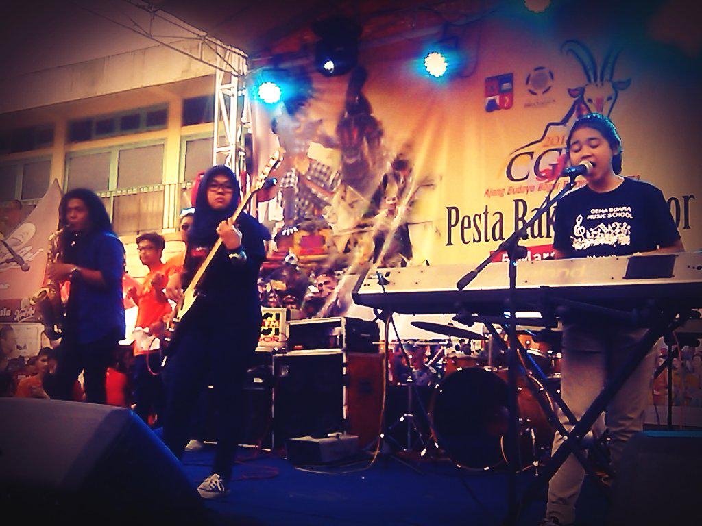 SALMA and Friends GEMA SUARA MUSIK @CgmFest 2015 PESTA RAKYAT BOGOR Jl. Siliwangi   via @KisiFmBogor