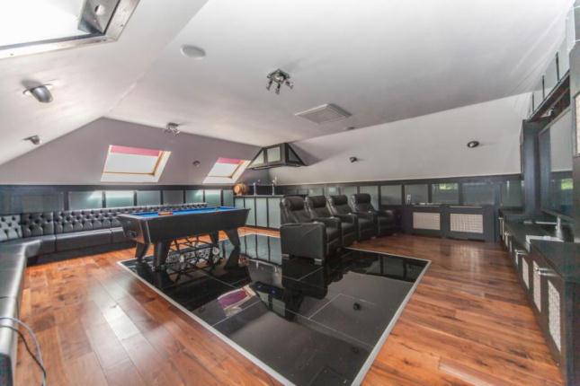 Zoopla's tweet photo. Check out the dance floor! http://t.co/vkMW3AbfAu http://t.co/anob0FbZfI