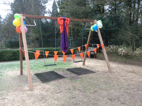 meerklank's tweet photo. 22 Jan officieel de gesponsorde schommel in gebruik genomen #Meerklank #VSOB&amp;D, bedankt  @VoorzorgUtrecht !! http://t.co/kfOEwiaUFe