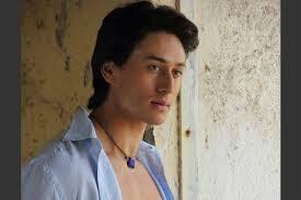 Happy birthday tiger shroff kya sonch rahe ho is photo mey 