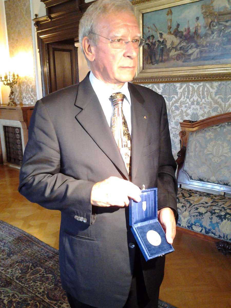 sgtriestina's tweet photo. Salutiamo un galantuomo Sport in lutto http://t.co/iFjaFpXbc9 @degrax @messveneto @Coninews @RobertoCosolini #Trieste http://t.co/nuCmgYSKXB