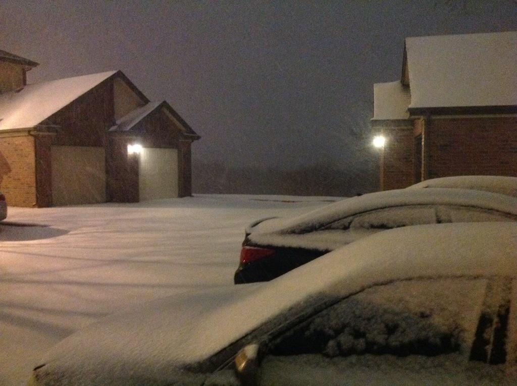 clarencehilljr's tweet photo. Winter wonderland is here #dfwice http://t.co/BALclsvBFp