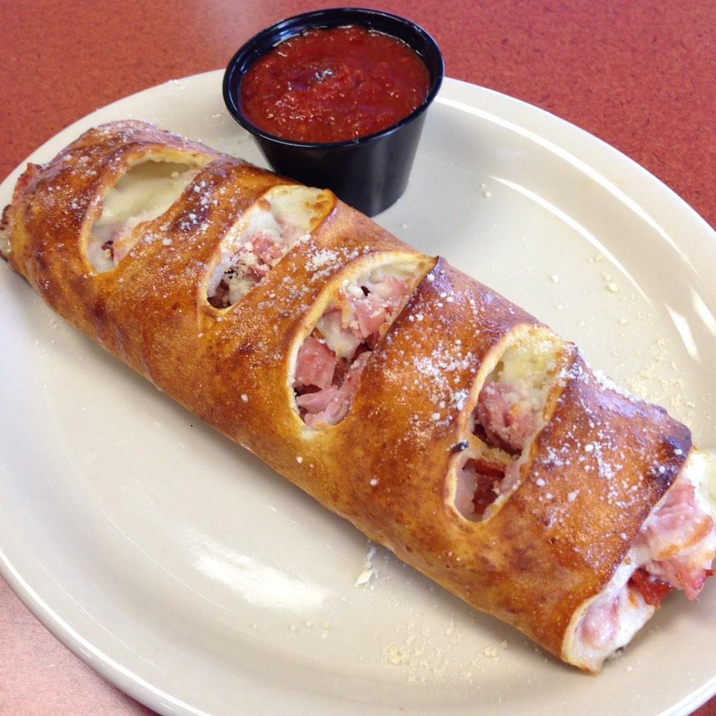 AboveTheCrust's tweet photo. My Stromboli was awesome tonight! #Stromboli #nystyle #goodfood #marinarasauce #bestpizzainvegas http://t.co/E1aumITJul