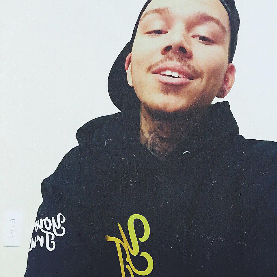 PHORAONE's tweet photo. Everyone Needs Someone ... http://t.co/uaDdCqhGl5