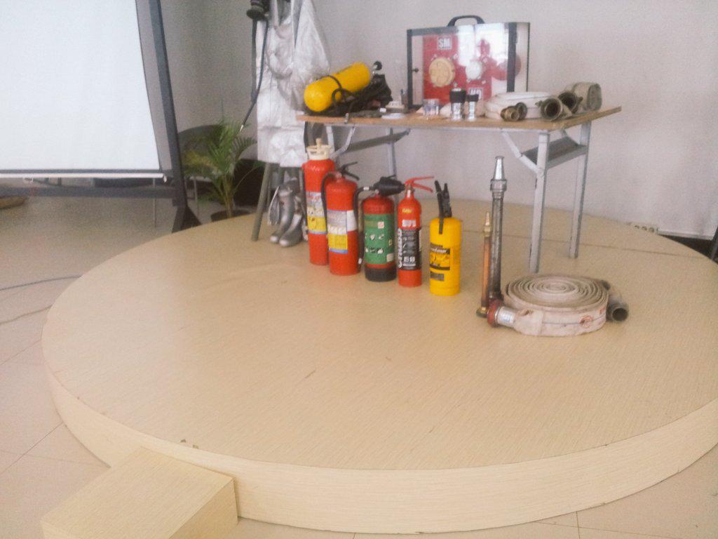 Now airing seminar firescue with HIMTI UMN di Student lounge UMN.ayo gabuung #vitcredible