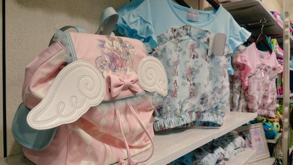 流星雨 りゅう Pa Twitter 原宿アルタのディズニーストアプレオープンにきてます 限定品は在庫たくさんあるし店員さんの制服が可愛い Http T Co O0bg4ahaer
