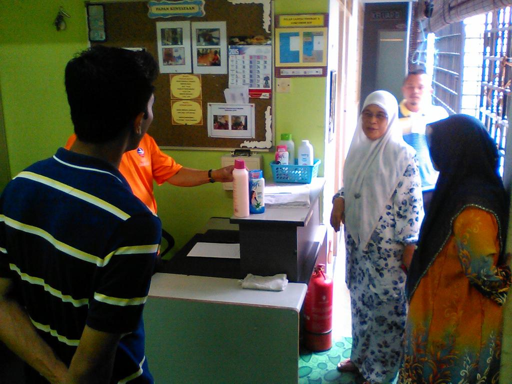 cnc_jerantut's tweet photo. Outreach ke CCSC Chow Kit. TQ Kak Ham atas layanan &amp; ilmu berharga yang dikongsi. @rizalujang1 @KPAADK @CCSCChowKit http://t.co/dnXF0D1yNv