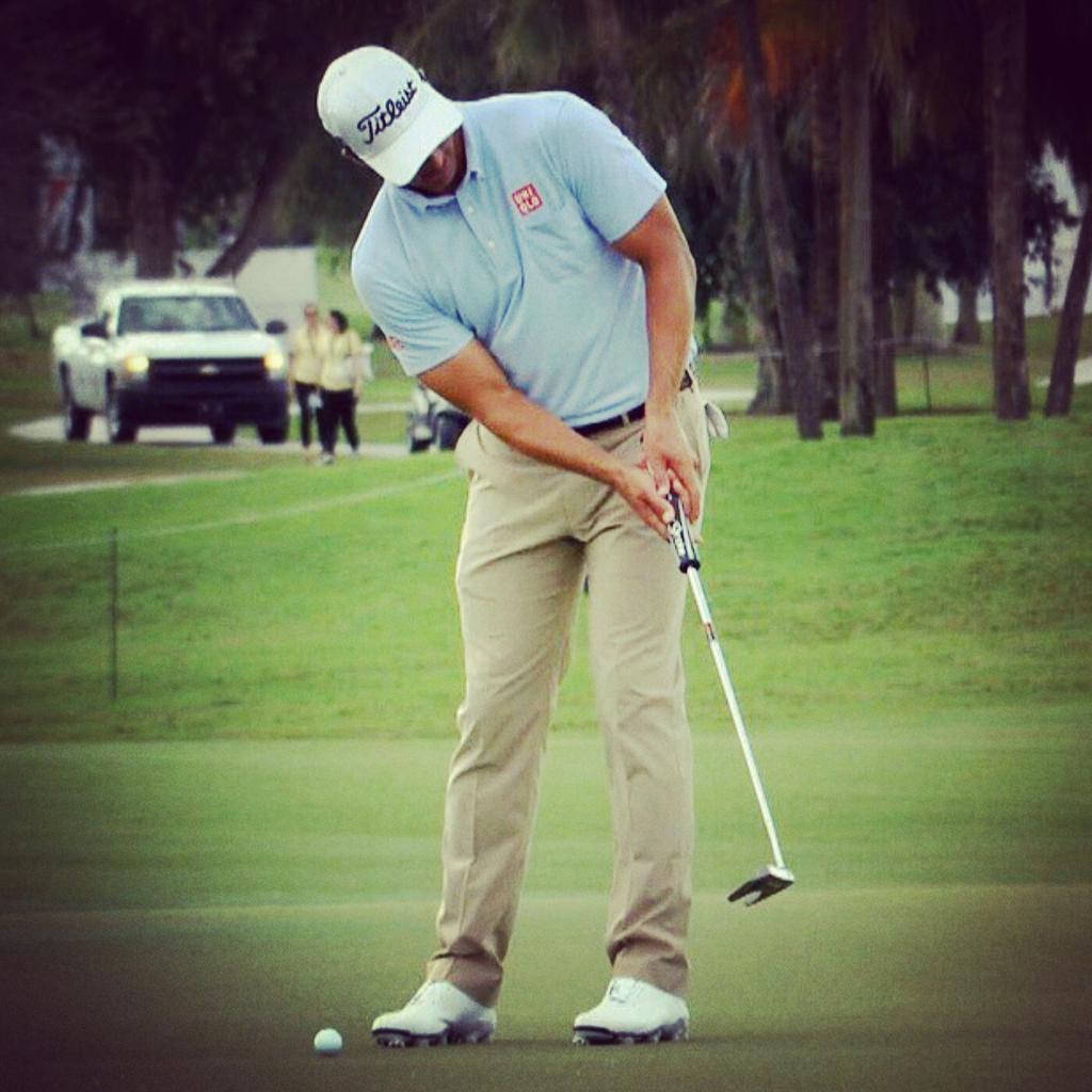 4golfonline's tweet photo. Adam Scott with a regular length putter. See rules can be changed #OBeagles @JimboJettGolf @SteveBuzzaGolf http://t.co/MITSVLAXqf