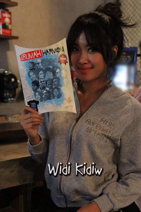 slankdotcom's tweet photo. Udah punya album d'Rumah Harmoni belum?!? Beli deh via online di @LazadaID!! Klik http://t.co/F4FqWn3bRK sekarang! http://t.co/ydH7FLcwu9