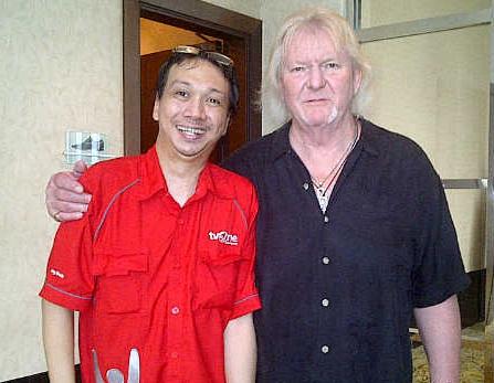 Happy Birthday Chris Squire. Thx for the beautiful music you gave to the world 