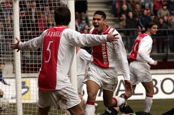 Wat een moment was dit! <a href="/madurohedwiges/">Maduro Hedwiges</a> besliste in de laatste seconde de klassieker! m.youtube.com/watch?v=pM5oyX…