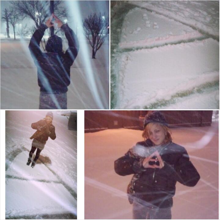 ANDiMELDRUM's tweet photo. @1021Edge What do y'all think? True dedication or what? 1 hour in this TX Blizzard all for @30SECONDSTOMARS #MyTriad http://t.co/Qut2TyUNj6