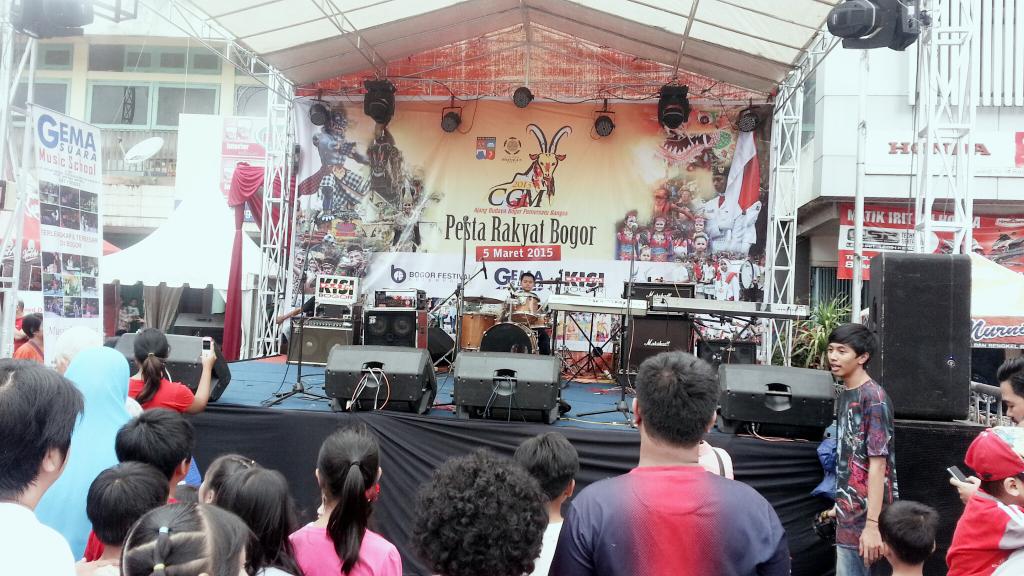 #CGMFest2015 - Penampilan solo drum oleh Farrel dari <a href="/gemasuaramusik/">gema suara musik</a> school ! @CgmFest