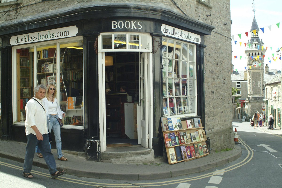 VisitBritain's tweet photo. Happy #WorldBookDay! Today travel with us through Britain's literary landscape! http://t.co/06RltN92Jt