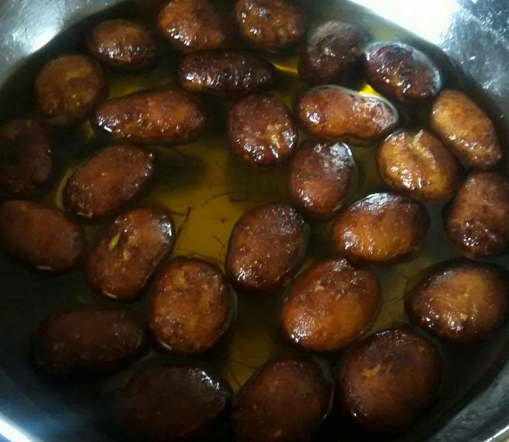 Holi is here! How about some warm home made melt in the mouth #Gulab Jamuns ? #IndianMithai #HoliFestivities