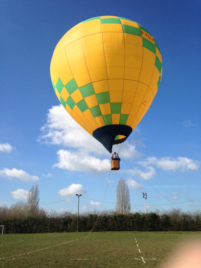 odlapparent's tweet photo. @AirPiston dans le ciel de @CentraleSupelec sur campus de gif sur  Yvette http://t.co/5vBJzXafV7
