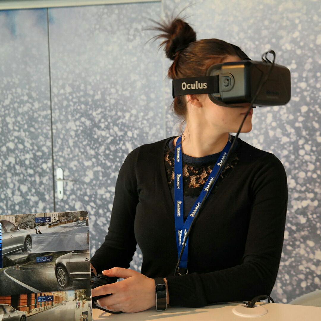 TheDrivingFjona's tweet photo. In questo evento #Michelin #CrossClimate c'è anche #oculus per scoprire i diversi tipi di pneumatici 😄 http://t.co/eqRW9jTTcm
