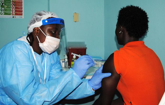 TimesLIVE's tweet photo. Ebola vaccine Phase III trial to start in Guinea http://t.co/zDLRMbwmMn http://t.co/xXjn5WjdtE