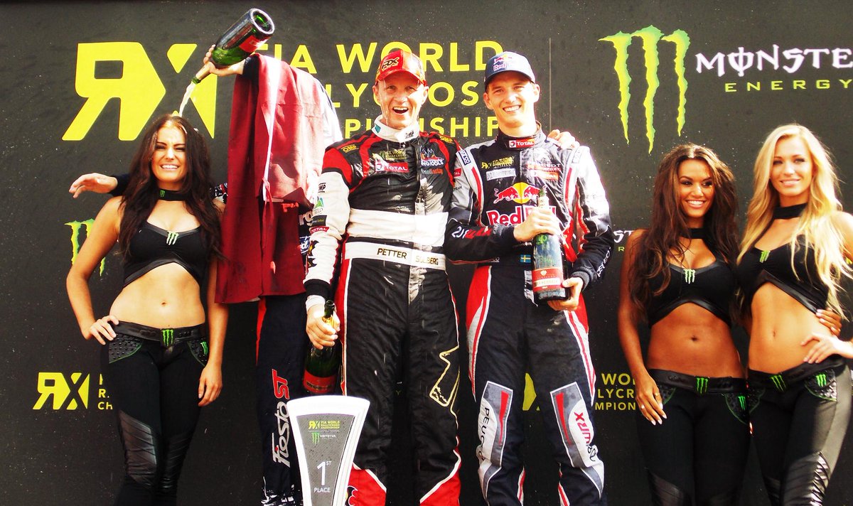 #TBT Who is hiding under this flag last year at <a href="/LoheacRX/">LoheacRX</a> ?? Clues : He's young, latvian ... #BigBrother #WorldRX