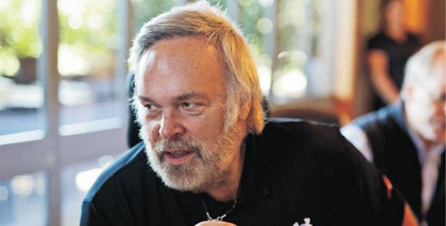 lefigarovin's tweet photo. Robert Parker : "Le vin est une boisson culturelle, la France l'a oublié" http://t.co/gTogmlGe3s http://t.co/UbcZzxG0il