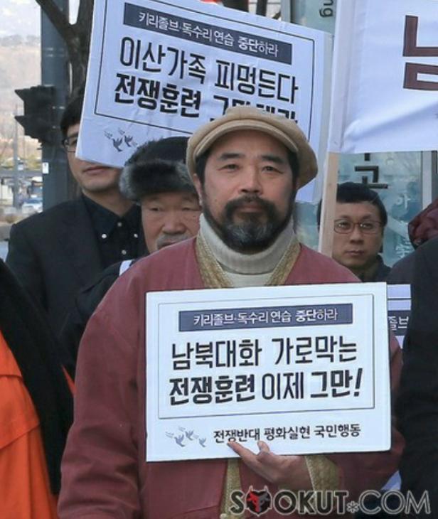 i40a1027's tweet photo. 부칸들락거린 인간들은 모두 간첩으로 보는게 정확하겠죠!! "@mutanavy38: 미국대사 살해미수범 김기종~
전과 6범으로 밝혀짐~★★★★★★ http://t.co/r1xoKZxnAx"