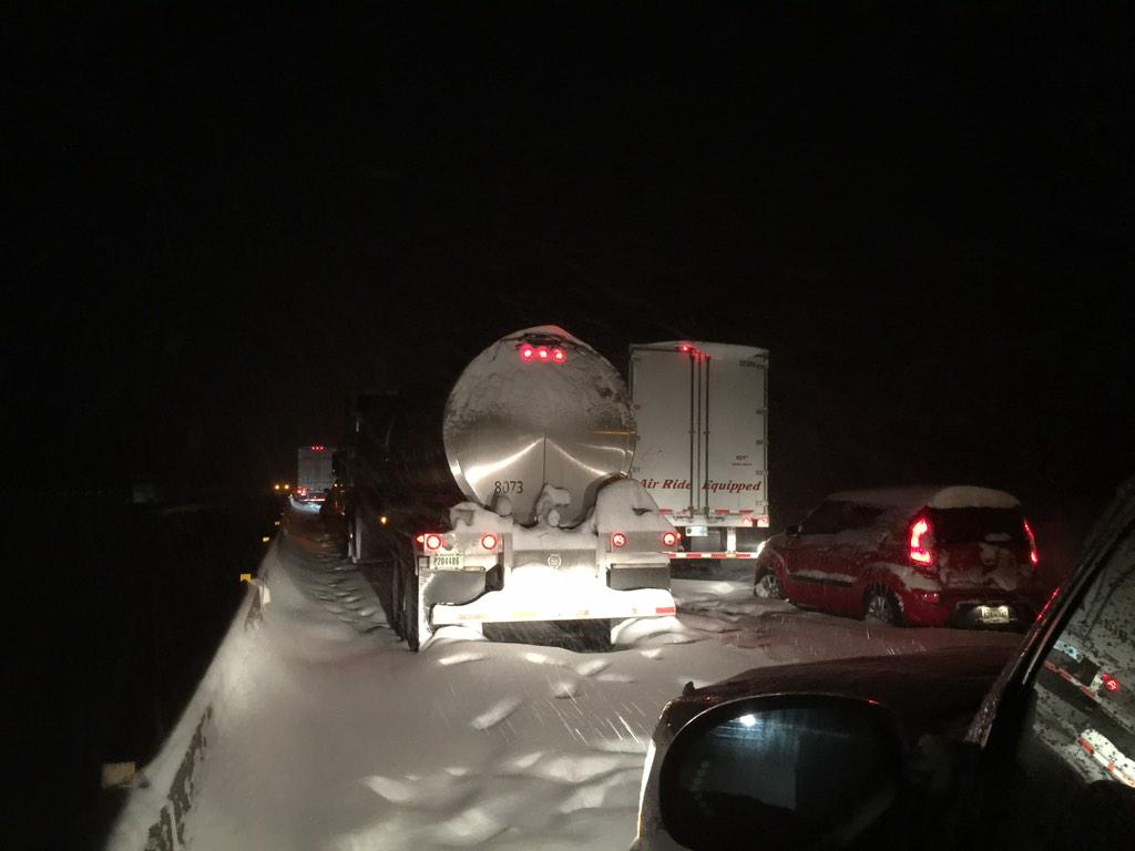 rallegro's tweet photo. @WHAS11Brooke There was just a dusting of snow along this jersey rail when we rolled to a stop @ 8:30 last night. http://t.co/UC4yrs1TqH