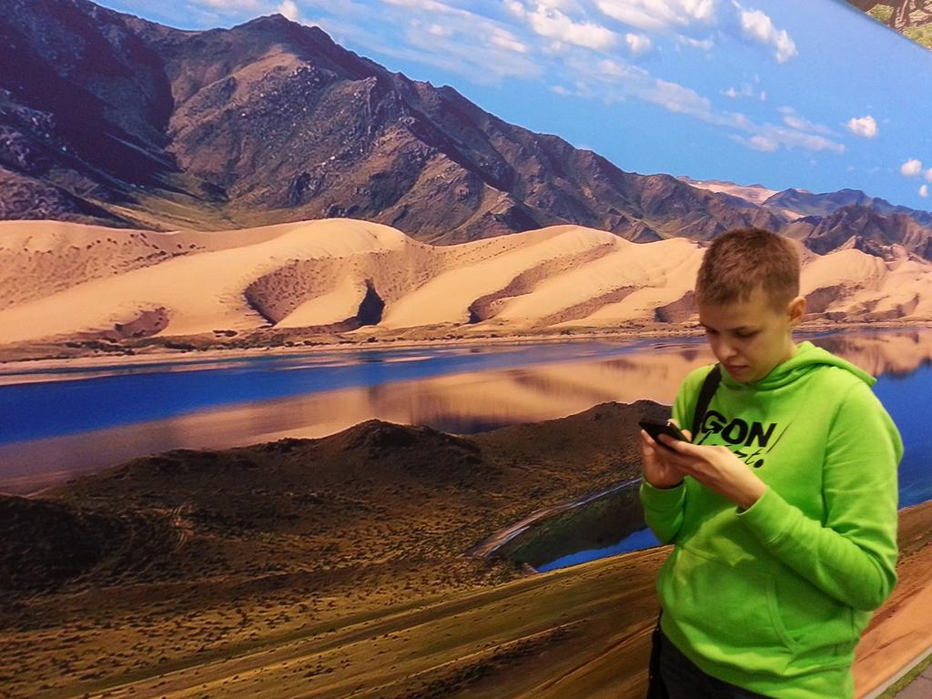 Chevalieblog's tweet image. Travelbloggers...only eyes for their smartphones... 😜 @verwandert #ITBBerlin #ITB2015