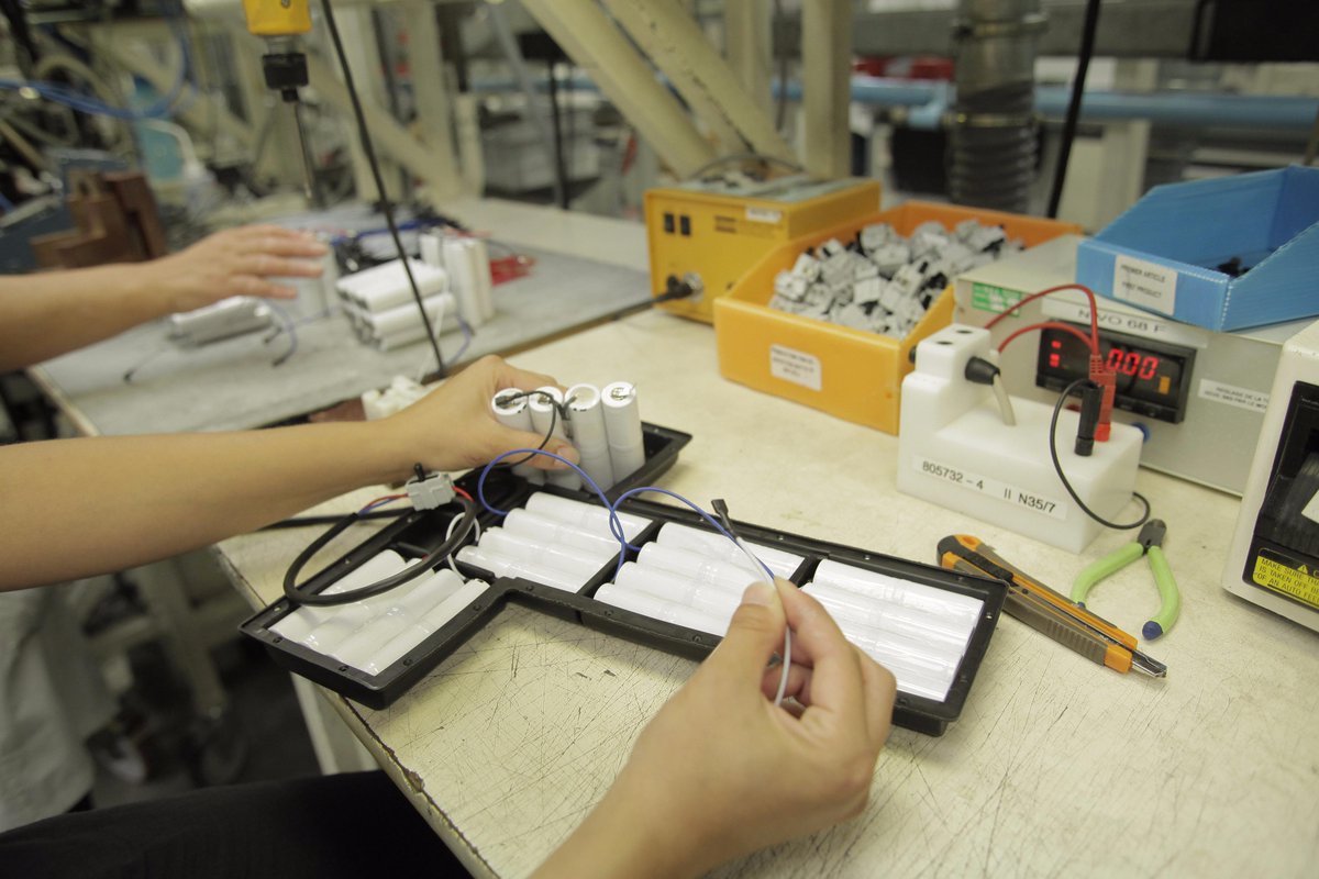 ArtsEnergy's tweet photo. Nous développons bien + que des batteries, nous concevons des solutions! #battery #Solution - http://t.co/HssiHhx14a http://t.co/ByxchVlln0