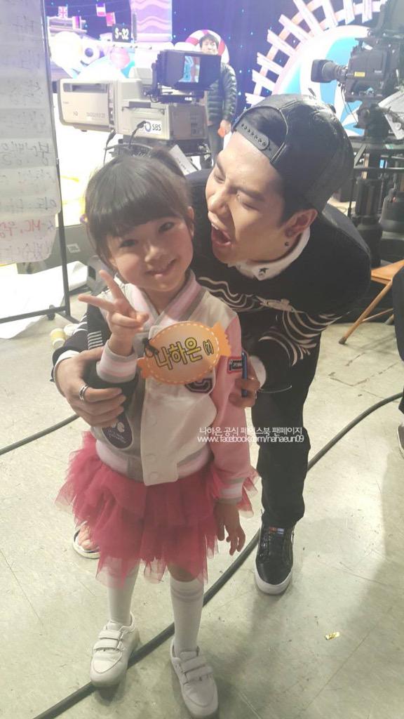 GOT7World's tweet photo. (FOTO) 25.02.15 - Jackson com Na Haeun na página de Facebook dela
https://t.co/vswX39mgJU http://t.co/0y018trAlw