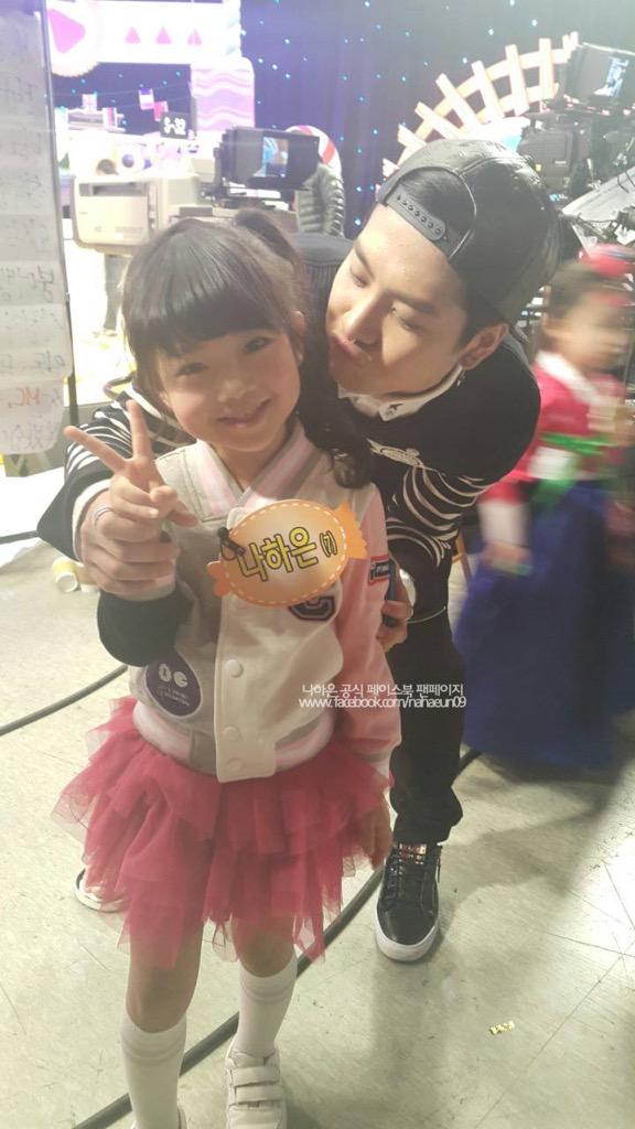 GOT7World's tweet photo. (FOTO) 25.02.15 - Jackson com Na Haeun na página de Facebook dela
https://t.co/vswX39mgJU http://t.co/0y018trAlw
