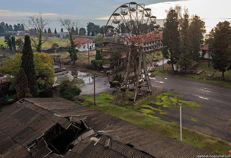 B_VNPAXUgAAwn-M.jpg:large