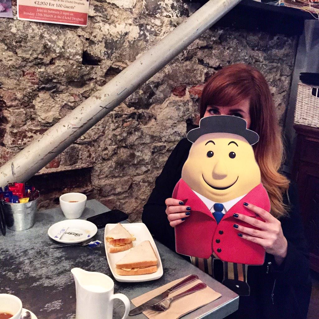 WmCairnes's tweet photo. First Tayto Sandwich sold for Drogheda Homeless Aid. #10DaysOnly @WmCairnes @HomelessAid @maureen_ward http://t.co/XyjIyH4ngO