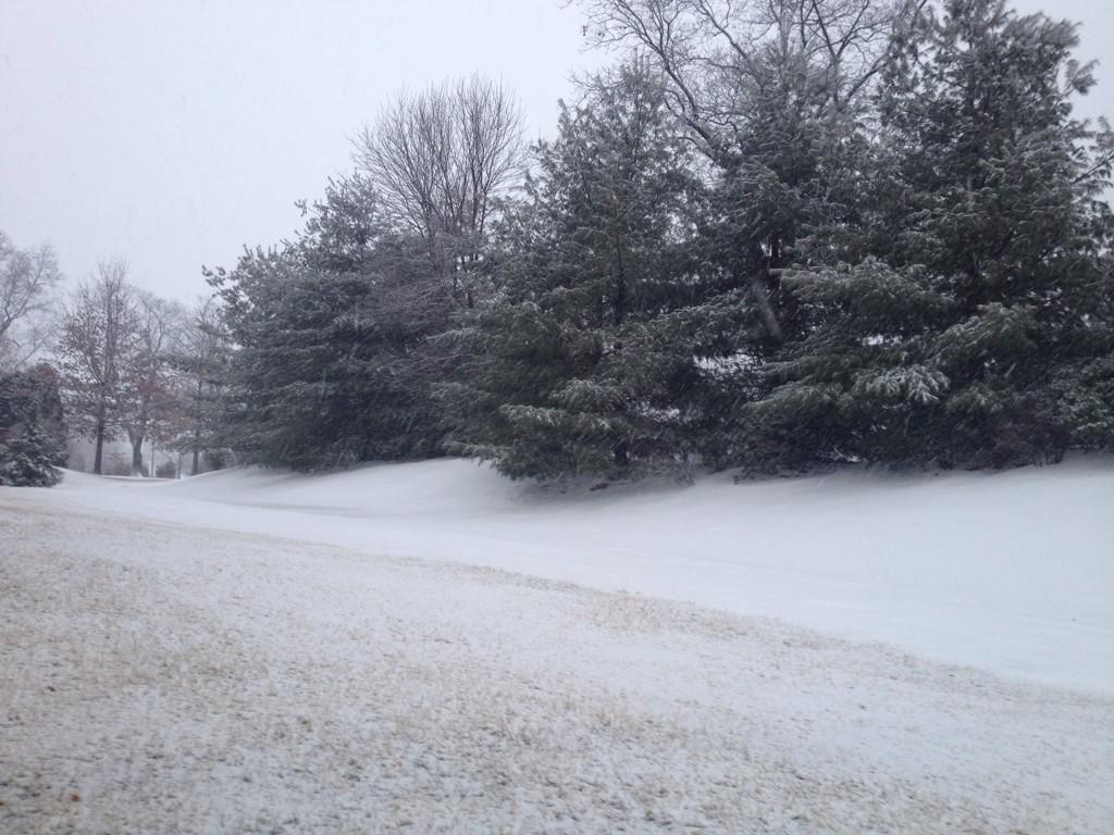 alexandra325's tweet photo. @MeredythTV while you navigate #traffic snarls, in Philly more #snow. Looks pretty but so over it #missingtampa http://t.co/GDo6MMbY44